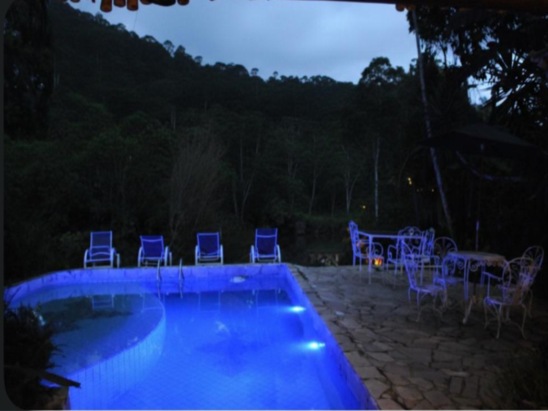Piscina a noite